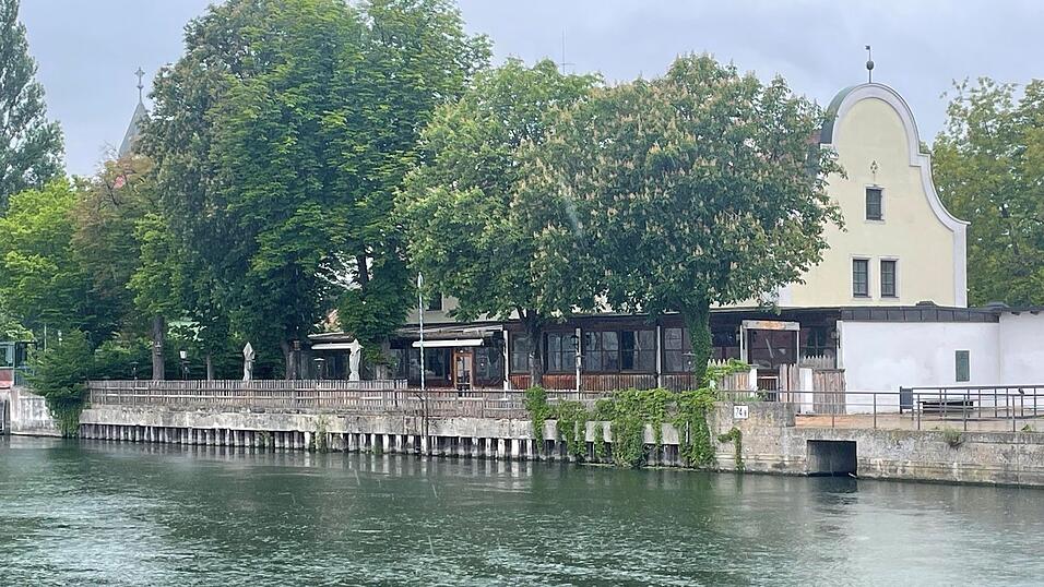 Stadtrat Thomas Key&szlig;ner sah &bdquo;eine gute Planung am falschen Ort&ldquo; f&uuml;r das neue geplante Geb&auml;ude samt Seniorenwohnen auf der M&uuml;hleninsel. Jetzt steht dort noch das alte Gasthaus &bdquo;Zur Insel&ldquo;.