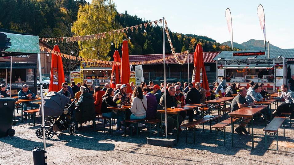 Die Besucher k&ouml;nnen sich in Straubing internationale Spezialit&auml;ten schmecken lassen.