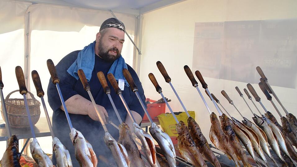 Die Steckerlfische waren wieder einer der kulinarischen Hits. Die Steckerlfische waren wieder einer der kulinarischen Hits.