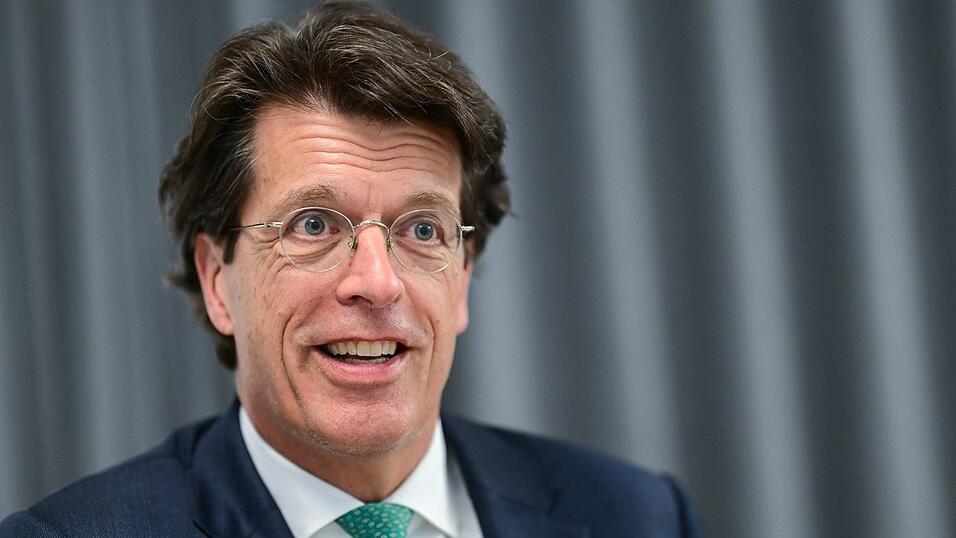 Schaeffler-Vorstandschef Klaus Rosenfeld muss bei der Jahresbilanz seines Unternehmens erneut rote Zahlen verk&uuml;nden (Archivbild).