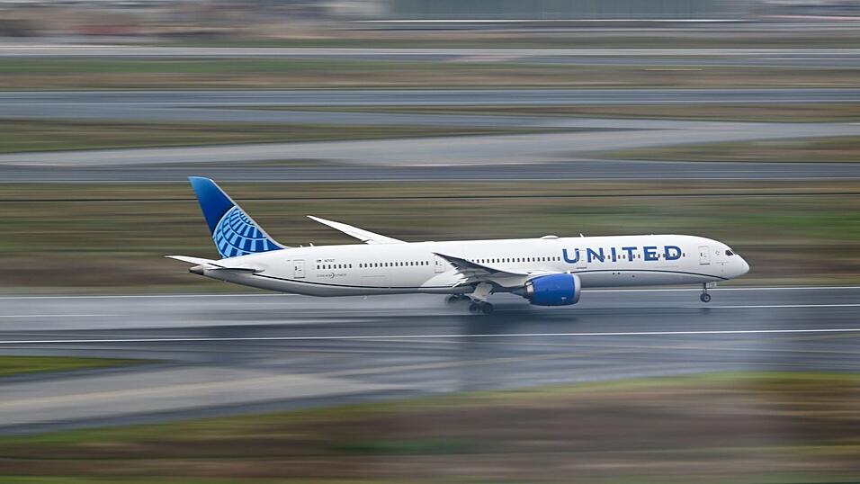 United Airlines muss die Gewinnprognose f&uuml;r dieses Jahr reduzieren. (Archivbild)