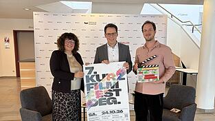 Voller Vorfreude auf das Kurzfilmfestival: (v. l.) Stadthallen-Geschäftsführerin und Kulturamtsleiterin Sabine Saxinger, Oberbürgermeister Dr. Christian Moser und Künstlerischer Leiter Jonas Brand. Voller Vorfreude auf das Kurzfilmfestival: (v. l.) Stadthallen-Geschäftsführerin und Kulturamtsleiterin Sabine Saxinger, Oberbürgermeister Dr. Christian Moser und Künstlerischer Leiter Jonas Brand.
