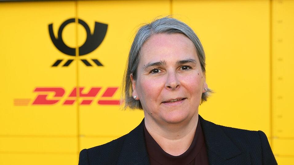 Die neue Post-Chefin: Die &Ouml;sterreicherin Nikola Hagleitner steht an der Spitze der neuen Tochterfirma Deutsche Post AG. DHL-Vorstandsboss Tobias Meyer verliert den Titel Post-Chef - er ist nicht mehr Chef der Deutschen Post AG, sondern der DHL AG.