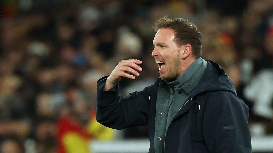Alles hört auf sein Kommando: Julian Nagelsmann in Aktion am Spielfeldrand. Alles hört auf sein Kommando: Julian Nagelsmann in Aktion am Spielfeldrand.