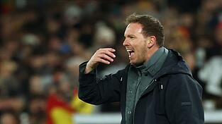 Alles h&ouml;rt auf sein Kommando: Julian Nagelsmann in Aktion am Spielfeldrand.