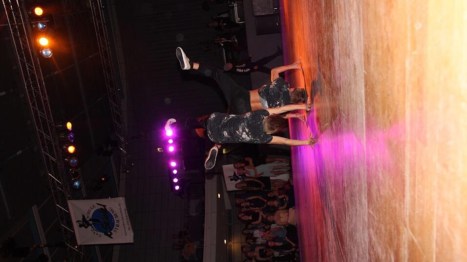 Die Bilder vom Abschlussball der Tanzschule Seidel in der Fraunhofer-Halle am 28. November. Die Bilder vom Abschlussball der Tanzschule Seidel in der Fraunhofer-Halle am 28. November.