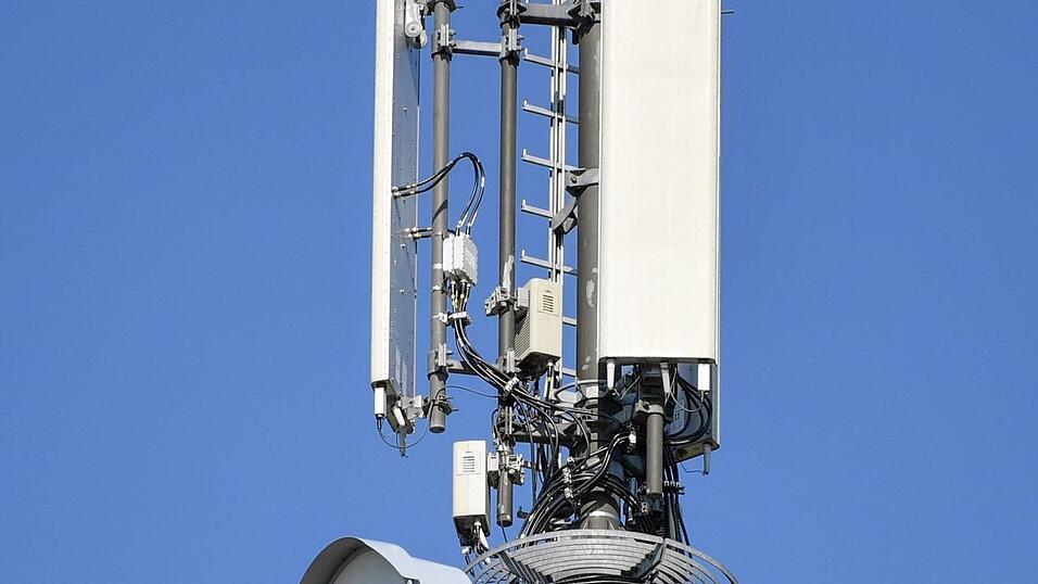 Die Mobilfunkbetreiber in Deutschland hinken ihren Zusagen bei der Netzabdeckung hinterher.