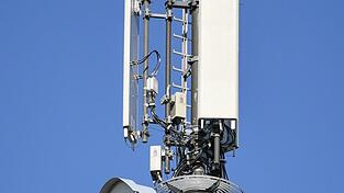 Die Mobilfunkbetreiber in Deutschland hinken ihren Zusagen bei der Netzabdeckung hinterher.