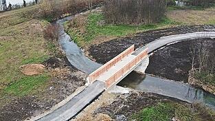 Brückenbauwerk über die Pfettrach. Brückenbauwerk über die Pfettrach.