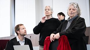 Im Prozess gegen die ehemalige RAF-Terroristin Klette wegen Raub&uuml;berf&auml;llen haben die Pl&auml;doyers begonnen.