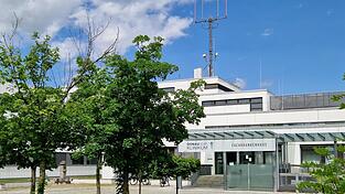 Eine bessere Kommunikation und mehr Infos zum Landauer Krankenhaus wünscht sich Stadtrat Xaver Nürnberger. Auch rief er Bürgermeister Matthias Kohlmayer in der Stadtratssitzung auf, einen Ortstermin des Gremiums möglich zu machen. Eine bessere Kommunikation und mehr Infos zum Landauer Krankenhaus wünscht sich Stadtrat Xaver Nürnberger. Auch rief er Bürgermeister Matthias Kohlmayer in der Stadtratssitzung auf, einen Ortstermin des Gremiums möglich zu machen.