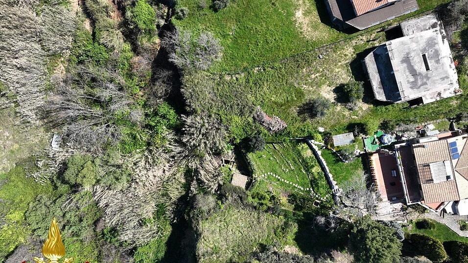 Unwetter mit heftigen Regenf&auml;llen haben die Erde Anfang der Woche in S&uuml;ditalien wieder in Bewegung gesetzt.