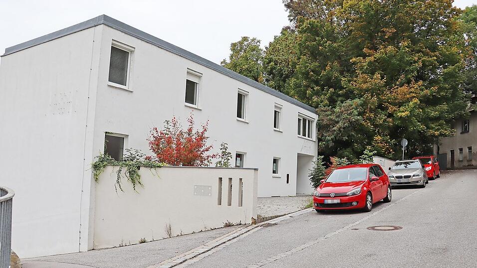 Im ehemaligen AOK-Gebäude an der Unteren Bergstraße dürfen nun doch weitere Wohnungen entstehen.