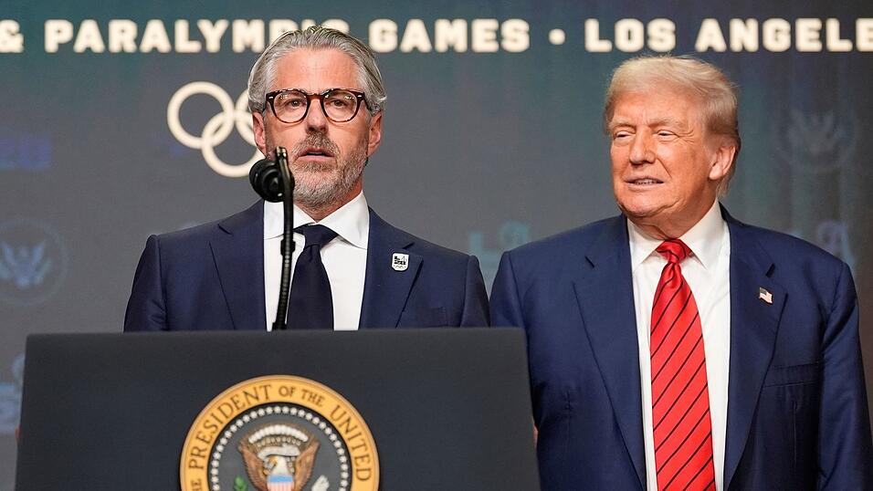 US-Präsident Trump (r) und Olympia-Organisationschef Casey Wasserman