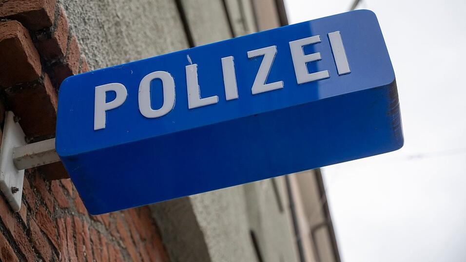 Die Polizei ist vor Ort. (Symbolbild) Die Polizei ist vor Ort. (Symbolbild)