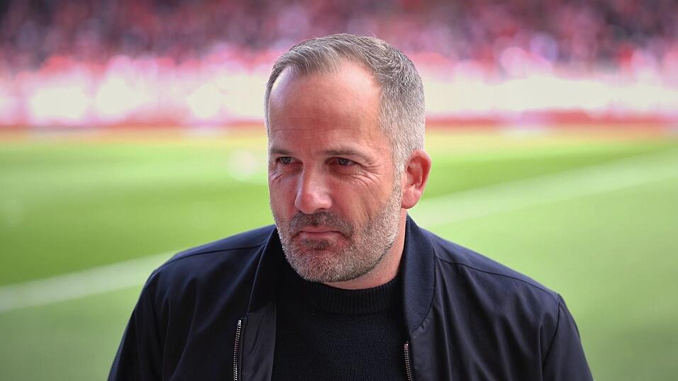 Noch ist unklar, ob Manuel Baum Trainer des FC Augsburg bleibt. Noch ist unklar, ob Manuel Baum Trainer des FC Augsburg bleibt.