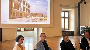 Geschäftsführer Rüdiger Altmann (Zweiter von links) und Architekt Franz Meindl stellen im Stadtrat die Pläne für das zweite Bürogebäude am Firmensitz in Cham-Windischbergerdorf vor. Geschäftsführer Rüdiger Altmann (Zweiter von links) und Architekt Franz Meindl stellen im Stadtrat die Pläne für das zweite Bürogebäude am Firmensitz in Cham-Windischbergerdorf vor.