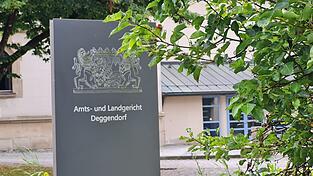 Der Angeklagte hat sich beim Opfer entschuldigt. Der Angeklagte hat sich beim Opfer entschuldigt.