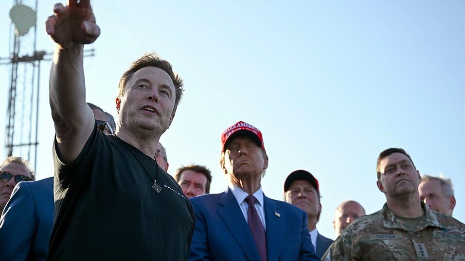 Elon Musk soll die Einschränkungen veranlasst und darüber auch mit Donald Trump gesprochen haben. (Archivbild) Elon Musk soll die Einschränkungen veranlasst und darüber auch mit Donald Trump gesprochen haben. (Archivbild)