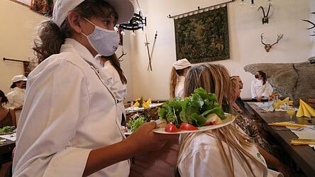 Passend zur Jahreszeit gab es Sommersalat mit Joghurtdressing.