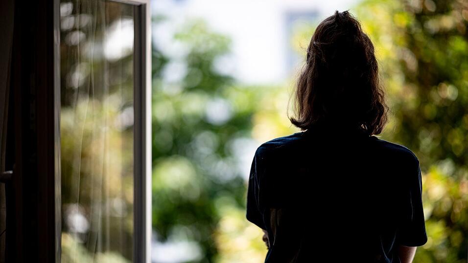 Bei psychischen Problemen sollen sich die Betroffenen nach Ansicht der bayerischen Gesundheitsministerin Judith Gerlach (CSU) frühzeitig Hilfe holen. (Symbolbild) Bei psychischen Problemen sollen sich die Betroffenen nach Ansicht der bayerischen Gesundheitsministerin Judith Gerlach (CSU) frühzeitig Hilfe holen. (Symbolbild)