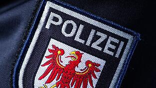 Die Polizei hat nach Zeugenhinweisen ein totes Baby in einem Wohnhaus gefunden. (Symbolbild) Die Polizei hat nach Zeugenhinweisen ein totes Baby in einem Wohnhaus gefunden. (Symbolbild)