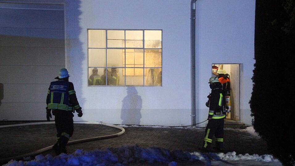 Im Laberweintinger Ortsteil Untergraßlfing ist es in der Nacht zu einem Brand gekommen. Im Laberweintinger Ortsteil Untergraßlfing ist es in der Nacht zu einem Brand gekommen.