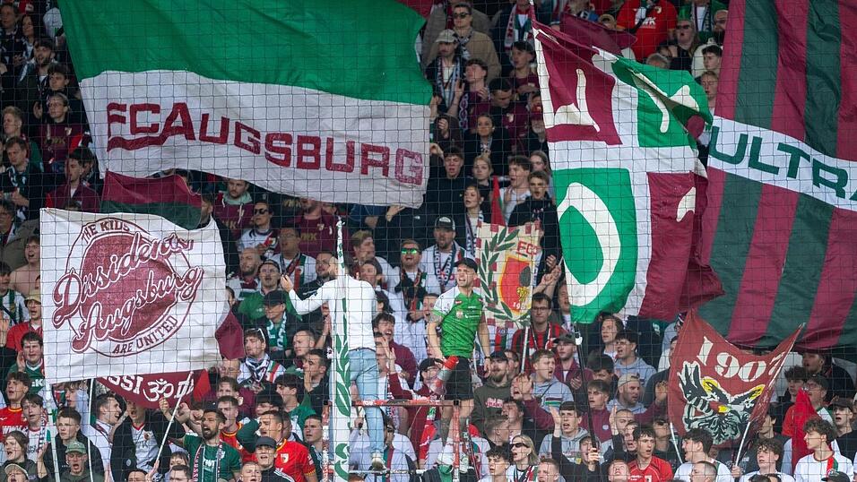 Der FC Augsburg beginnt am 13. Juli mit seiner Sommervorbereitung. (Archivbild)