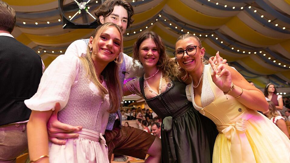 Die Partybilder vom Freitag, 7. August, aus dem Festzelt Reisinger. Die Partybilder vom Freitag, 7. August, aus dem Festzelt Reisinger.