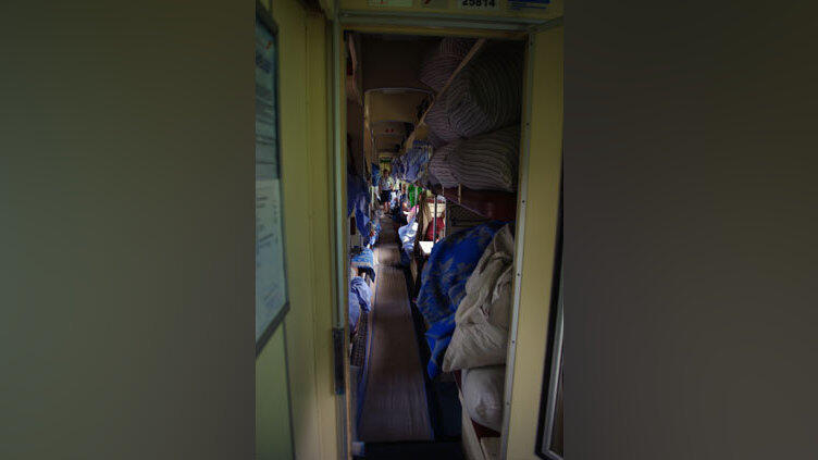 Imke Hansen und Andreas Goldbrunner reisen um die Welt. Von Moskau nach Sibirien mit der transsibirischen Eisenbahn. Imke Hansen und Andreas Goldbrunner reisen um die Welt. Von Moskau nach Sibirien mit der transsibirischen Eisenbahn.