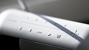 Nicht zuletzt dank einfacher Lautsprecher, die man in sein Haus-WLAN integrieren kann, steigt die Zahl derer, die Internet-Radio hören. Und mit ihnen steigt auch die Zahl der Radio-Angebote.