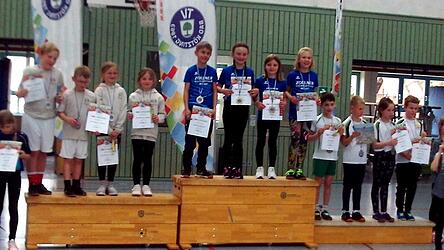 Siegerfoto der Fun-Gruppe 2: Die blauen Rennm&auml;use des TV Bad K&ouml;tzting als Siegermannschaft.