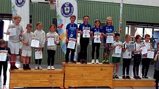 Siegerfoto der Fun-Gruppe 2: Die blauen Rennm&auml;use des TV Bad K&ouml;tzting als Siegermannschaft.