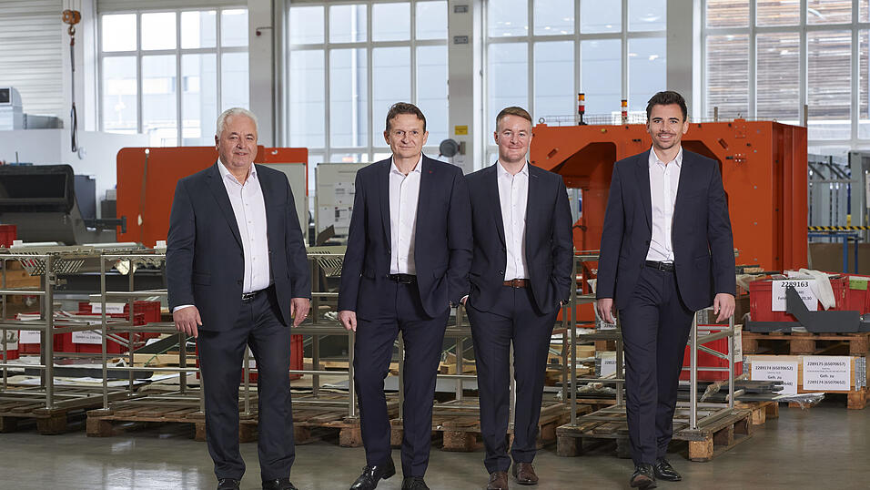 Sehen sich für die Zukunft des Unternehmens Sturm Blechverarbeitung gut gerüstet (v. l.): Firmengründer Wilhelm Sturm, Geschäftsführer Thomas Gilch, kaufmännischer Leiter Benjamin Rott sowie Alexander Sturm, der Teil der Geschäftsleitung der Eigentümergesellschaft der Sturm Blechverarbeitung ist. Sehen sich für die Zukunft des Unternehmens Sturm Blechverarbeitung gut gerüstet (v. l.): Firmengründer Wilhelm Sturm, Geschäftsführer Thomas Gilch, kaufmännischer Leiter Benjamin Rott sowie Alexander Sturm, der Teil der Geschäftsleitung der Eigentümergesellschaft der Sturm Blechverarbeitung ist.