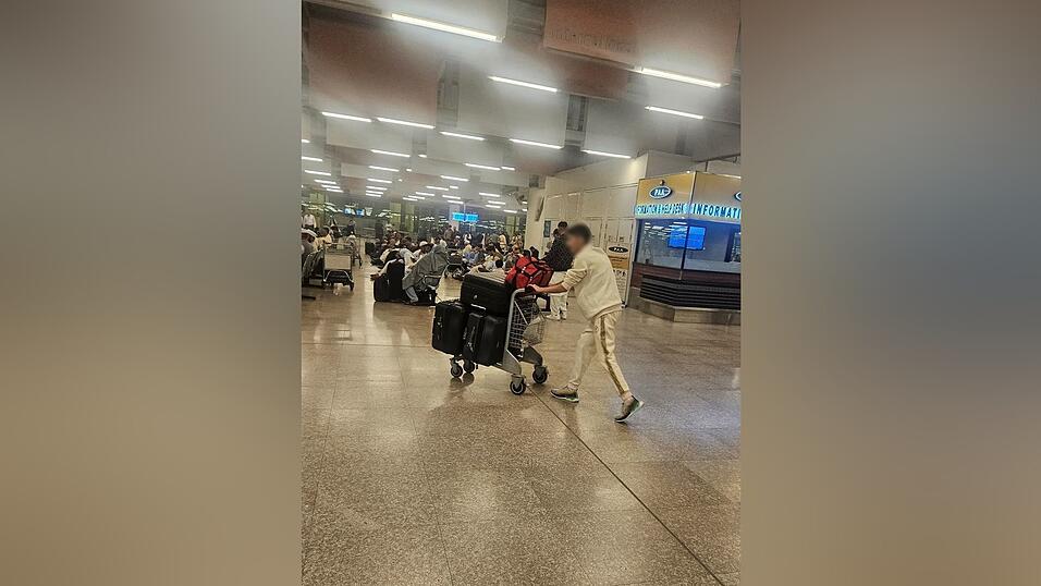 Zum dritten Mal seit dem Regierungswechsel haben sich Afghaninnen und Afghanen mit Aufnahmezusage per Flugzeug von Pakistan nach Deutschland aufgemacht.