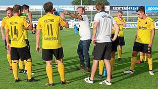 Gibt die Richtung vor: Uli Karmann, hier bei Bayernligist DJK Vilzing. Derzeit trainiert der geb&uuml;rtige Mettener, der als Torh&uuml;ter die Glanzzeit der Spvgg Plattling mitgepr&auml;gt hat, den 1. FC Bad K&ouml;tzting.