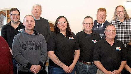 Die neu gew&auml;hlte Vorstandschaft mit Vorsitzendem Matthias Reiter (vorne 2.v.r.).