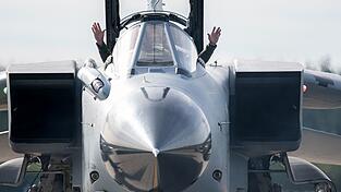 Tornado-Kampfjets sind in der Eifel stationiert, um im Ernstfall US-Atombomben einzusetzen. (Archivbild)