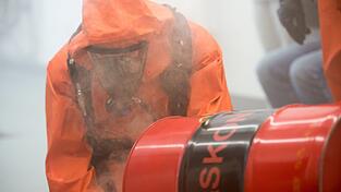 Einsatzkräfte der Feuerwehr üben den Einsatz bei einem Chemieunfall. (Symbolbild) Einsatzkräfte der Feuerwehr üben den Einsatz bei einem Chemieunfall. (Symbolbild)