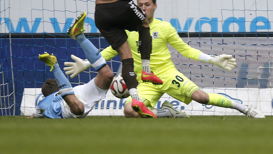 Vitus Eicher erhielt im ersten Spiel unter dem neuen Trainer Torsten Fröhling seine Chance im 'Löwen'-Tor. (Foto: sampics/Augenklick)