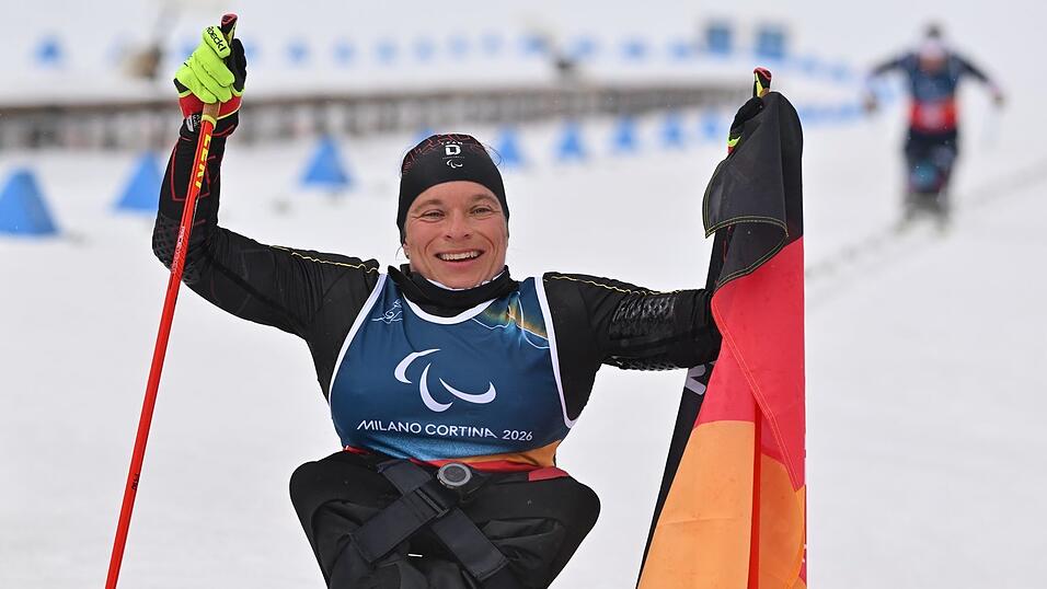 Anja Wicker jubelt &uuml;ber ihre vierte Medaille bei diesen Paralympics.
