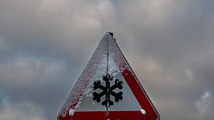 Frost, Glätte, Schnee: Der Winter meldet sich zurück. (Illustration)
