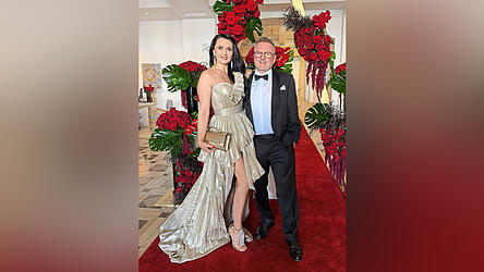 Mit einer perfekt dem Anlass angepassten Garderobe nahmen Arthur Loibl und seine Verlobte Erika Fejes an der Oscar-Verleihung teil. Mit einer perfekt dem Anlass angepassten Garderobe nahmen Arthur Loibl und seine Verlobte Erika Fejes an der Oscar-Verleihung teil.