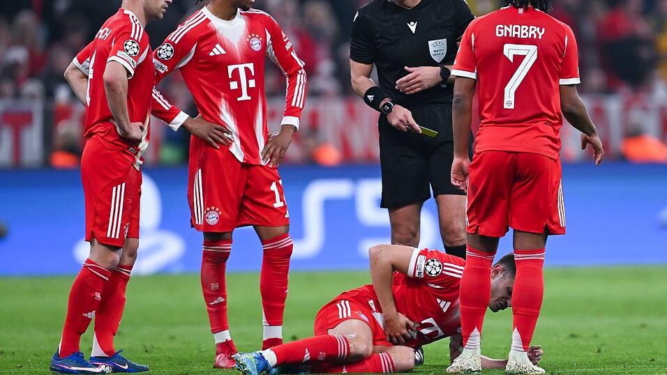 Josip Stanisic muss gegen Real Madrid einstecken.