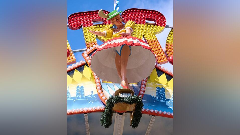 Noch immer gibt es auf dem Volksfest einige Figuren mit fliegenden Rücken. Noch immer gibt es auf dem Volksfest einige Figuren mit fliegenden Rücken.