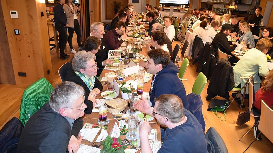 Das Speeddating nutzen rund 70 Teilnehmer, um sich kennen zu lernen und auszutauschen.