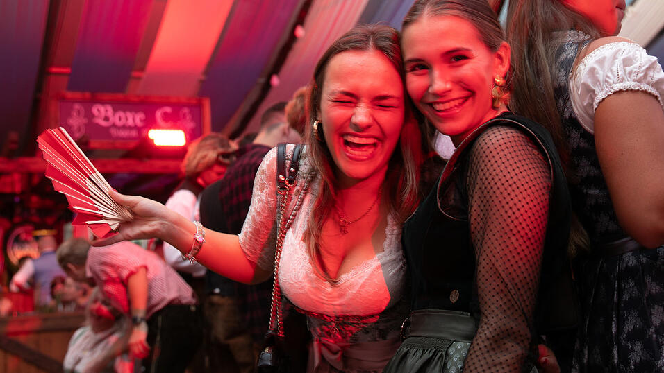 Die Partybilder vom Freitag, 8. August, aus dem Festzelt Wenisch. Die Partybilder vom Freitag, 8. August, aus dem Festzelt Wenisch.