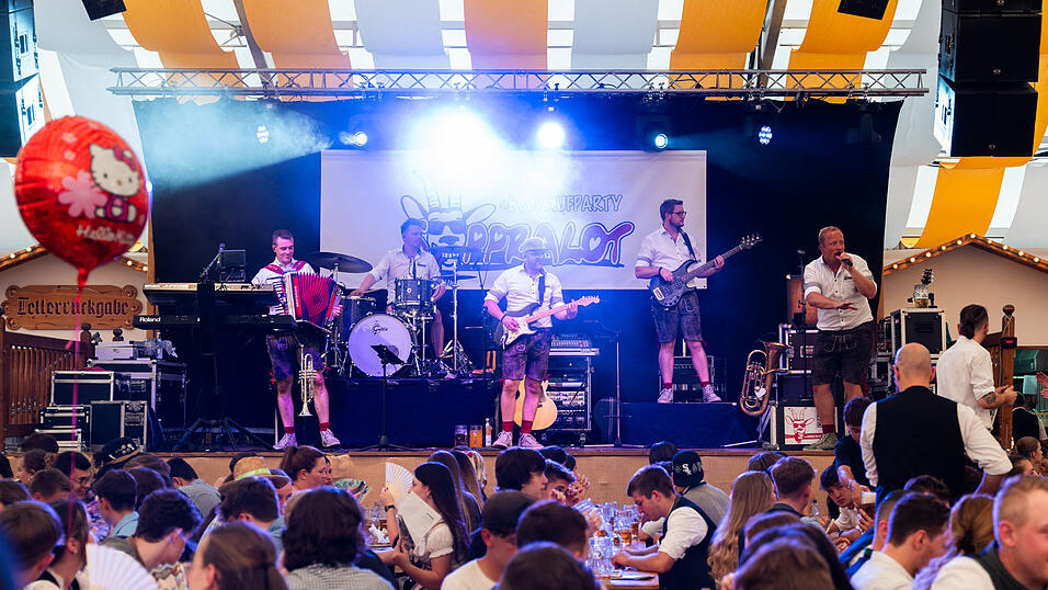 Die Partybilder vom Montag, 21. August 2023, aus dem Festzelt Nothaft. Die Partybilder vom Montag, 21. August 2023, aus dem Festzelt Nothaft.