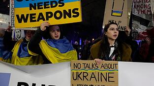Die Ukraine ist bisher auf US-Militärhilfe im Kampf um ihr Bestehen im russischen Angriffskrieg angewiesen. (Archivbild)