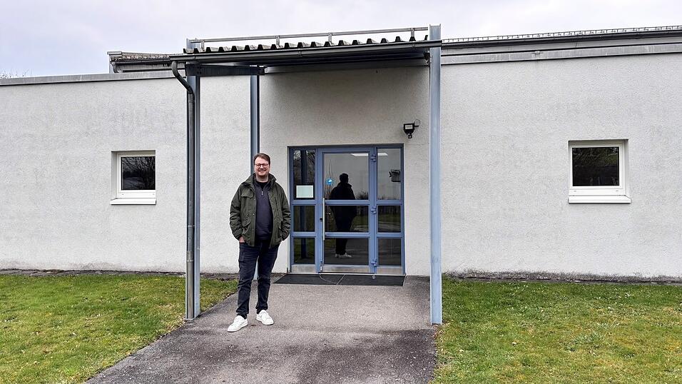 In der Schwarzacher Turnhalle hat alles angefangen. Hier sammelte Gstettenbauer erstmals Bühnenerfahrung. In der Schwarzacher Turnhalle hat alles angefangen. Hier sammelte Gstettenbauer erstmals Bühnenerfahrung.